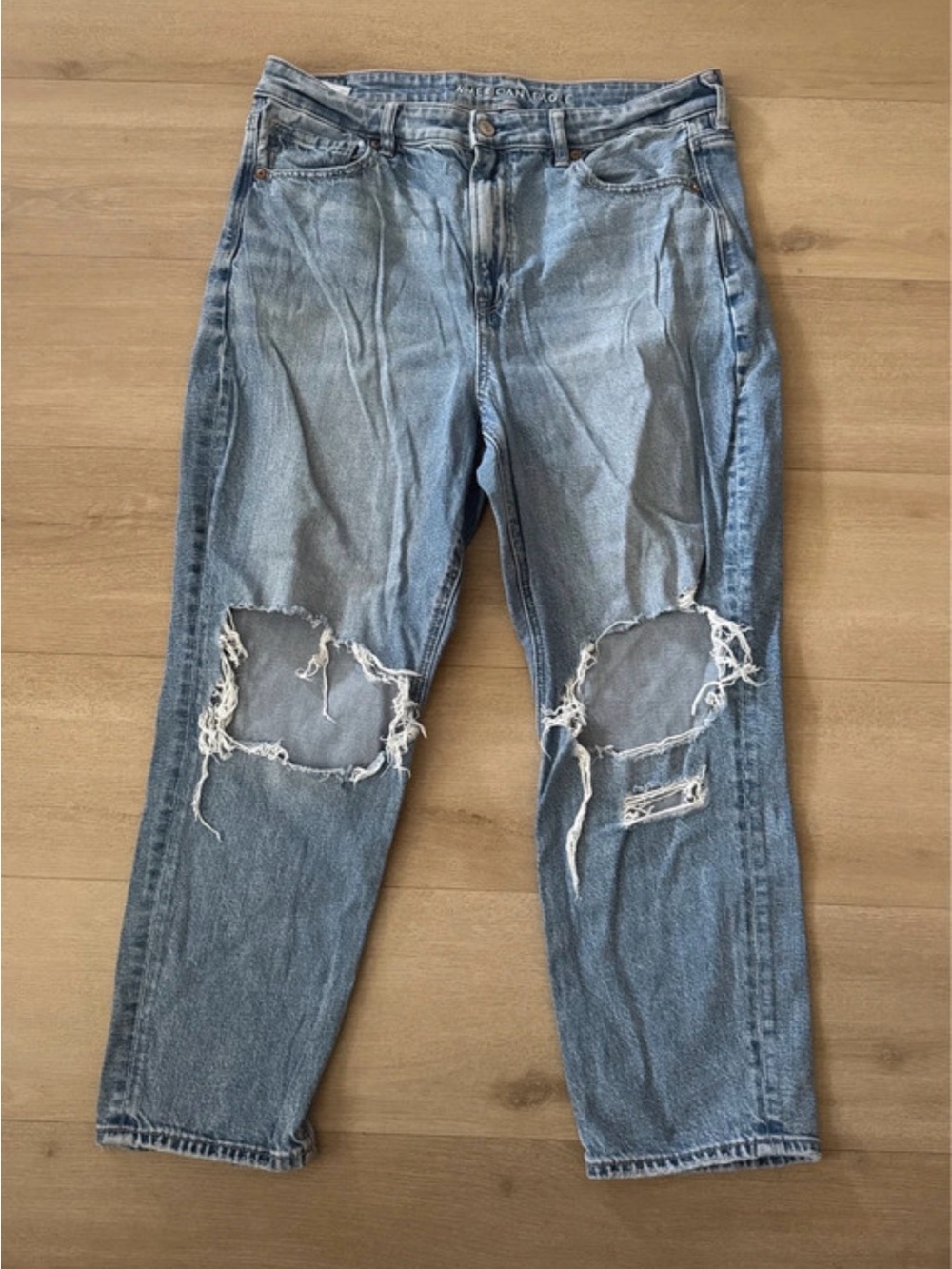 American Eagle Outfitters Light Blue Distressed Boyfriend Jeans